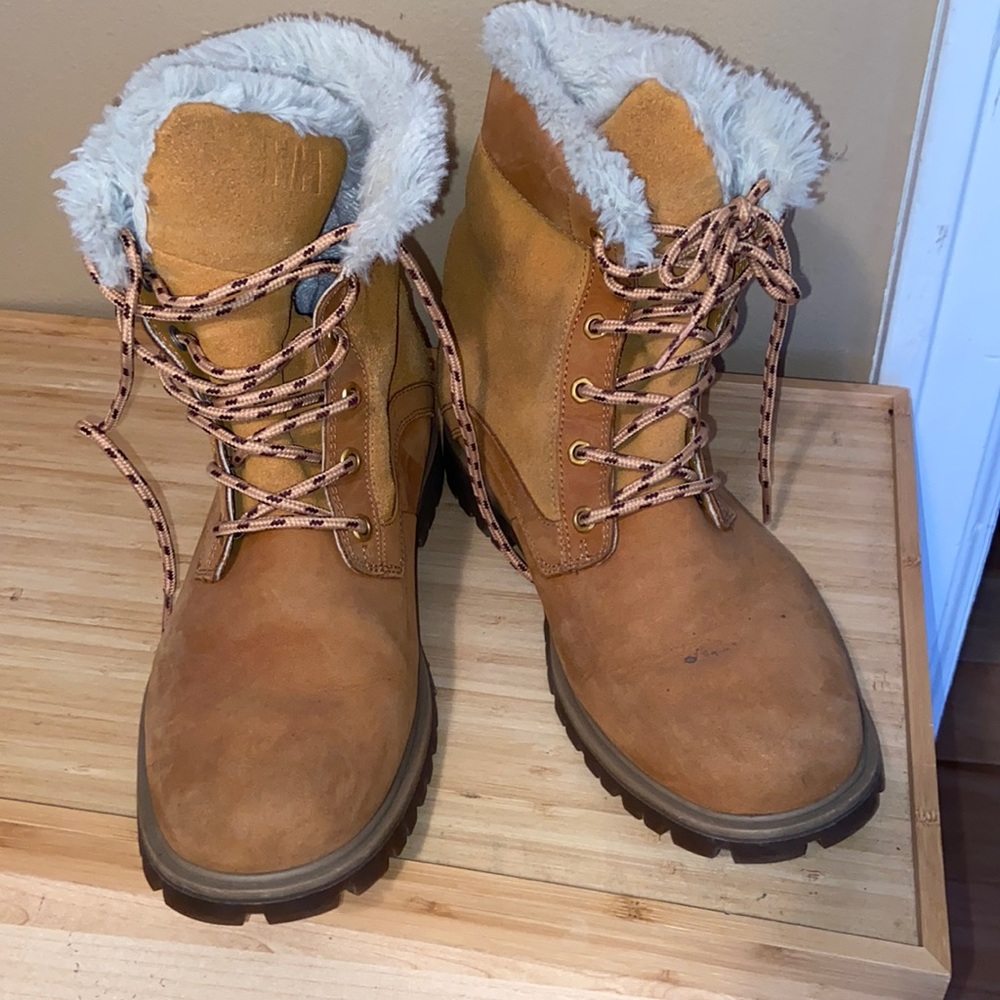 H/H snow shoes with fuzzy inside